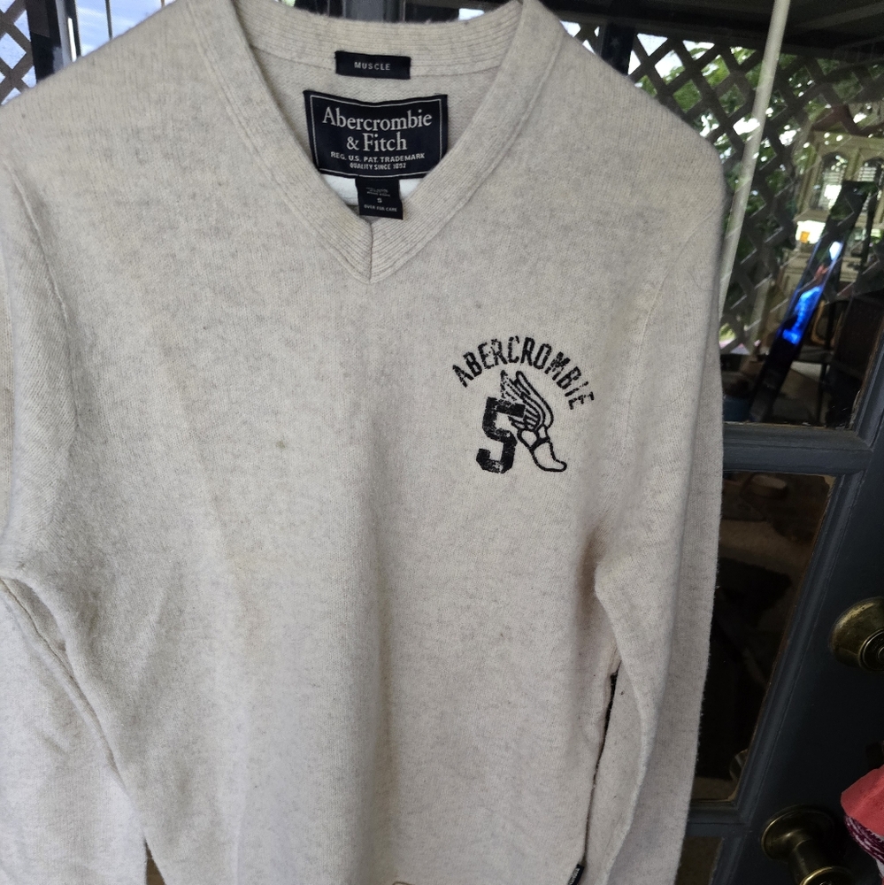 Mens Abercrombie & Fitch Sweater. Size S